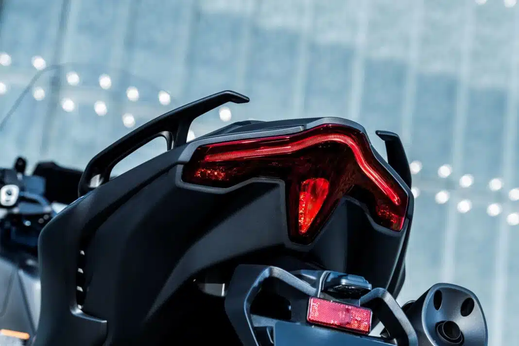 Yamaha-TMAX-2025-29-1068x712.jpg